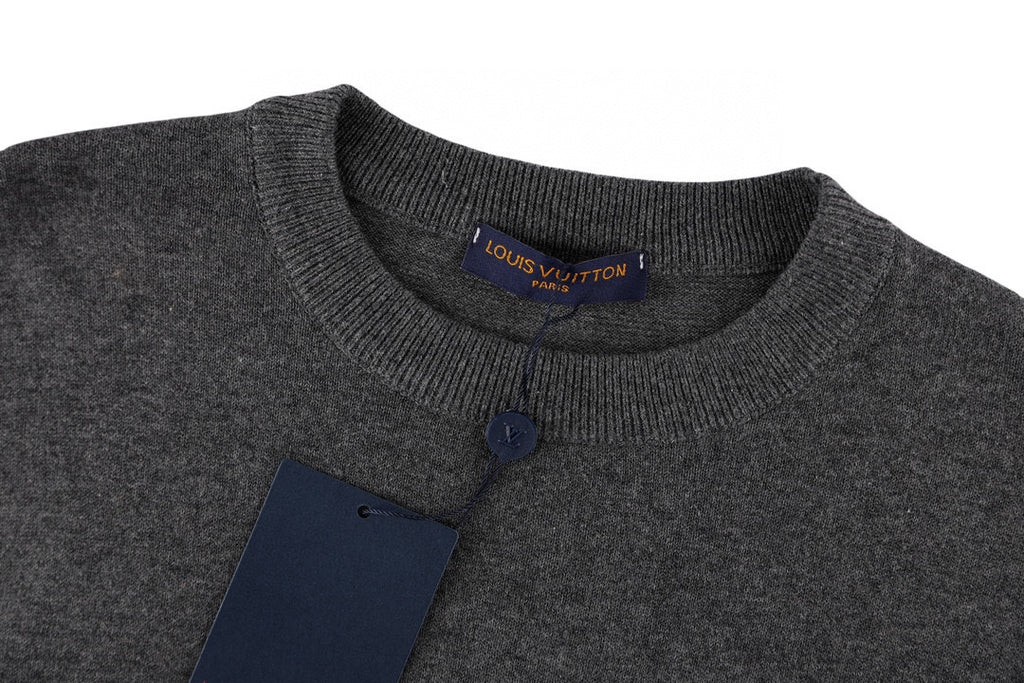Dark gray crewneck T-shirt collar with "Louis Vuitton Paris" neck label