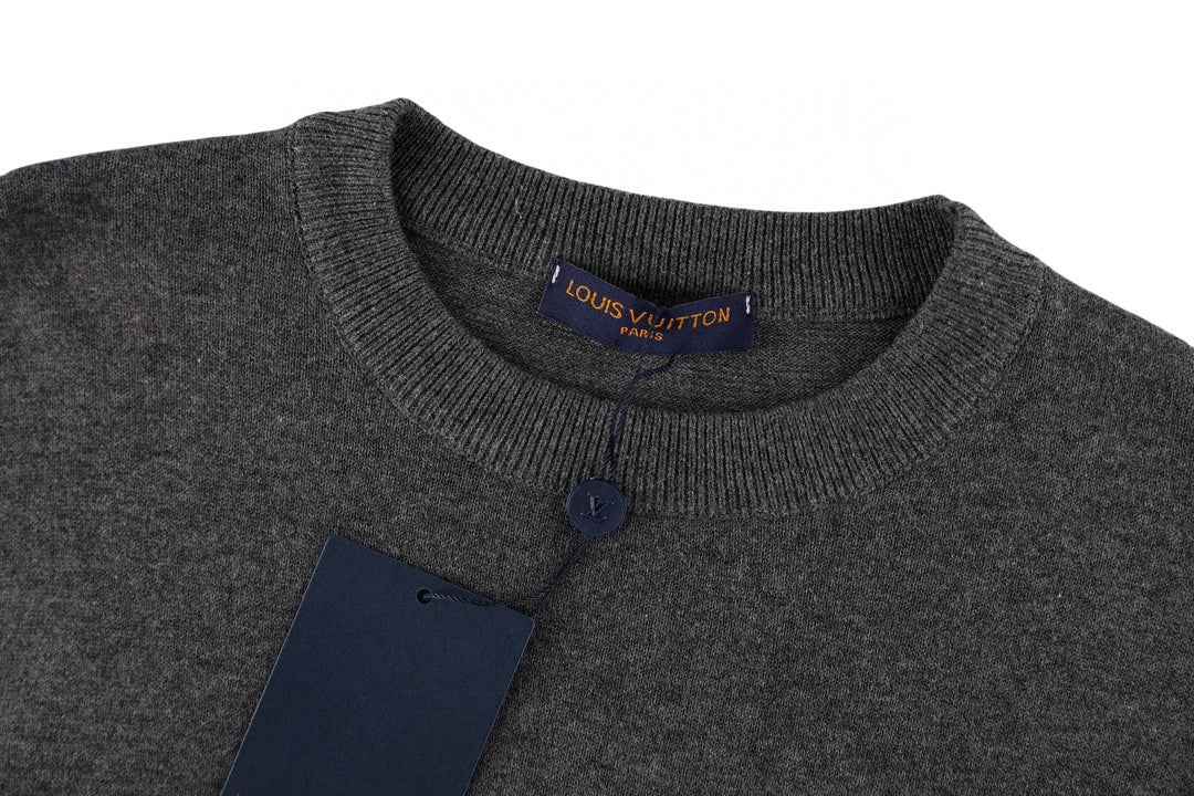 Dark gray crewneck T-shirt collar with "Louis Vuitton Paris" neck label