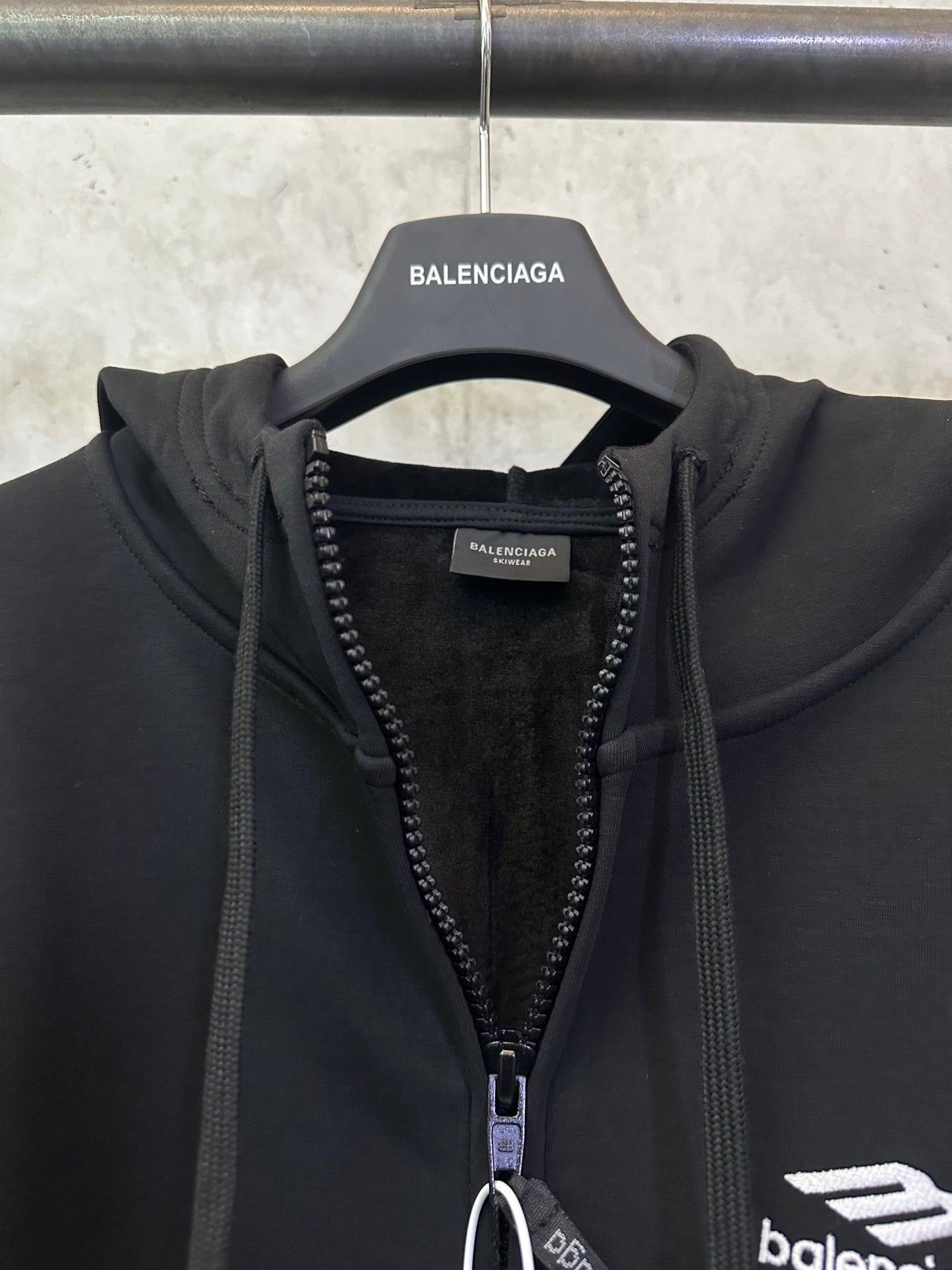 Balenciaga hoodie front zipper with metal pull and logo print on chest