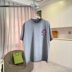 Short-sleeve gray T-shirt with pink cross-flower graphic on the chest