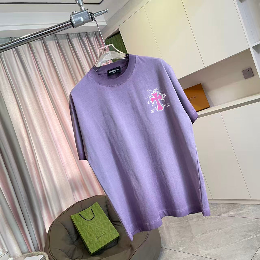 Lavender short-sleeve T-shirt with pink cross logo on the upper chest