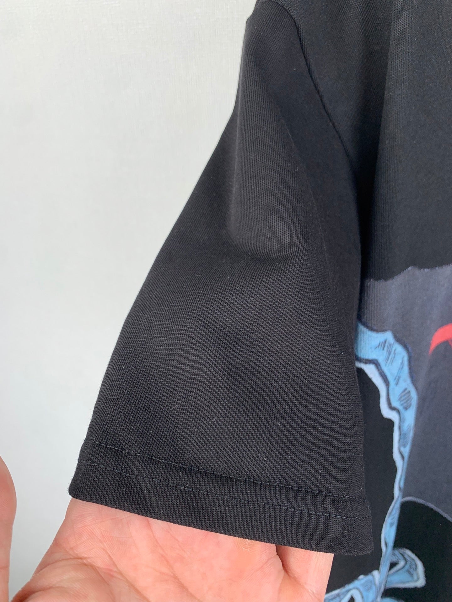 Louis Vuitton black short-sleeve T-shirt with red and blue graphic on side