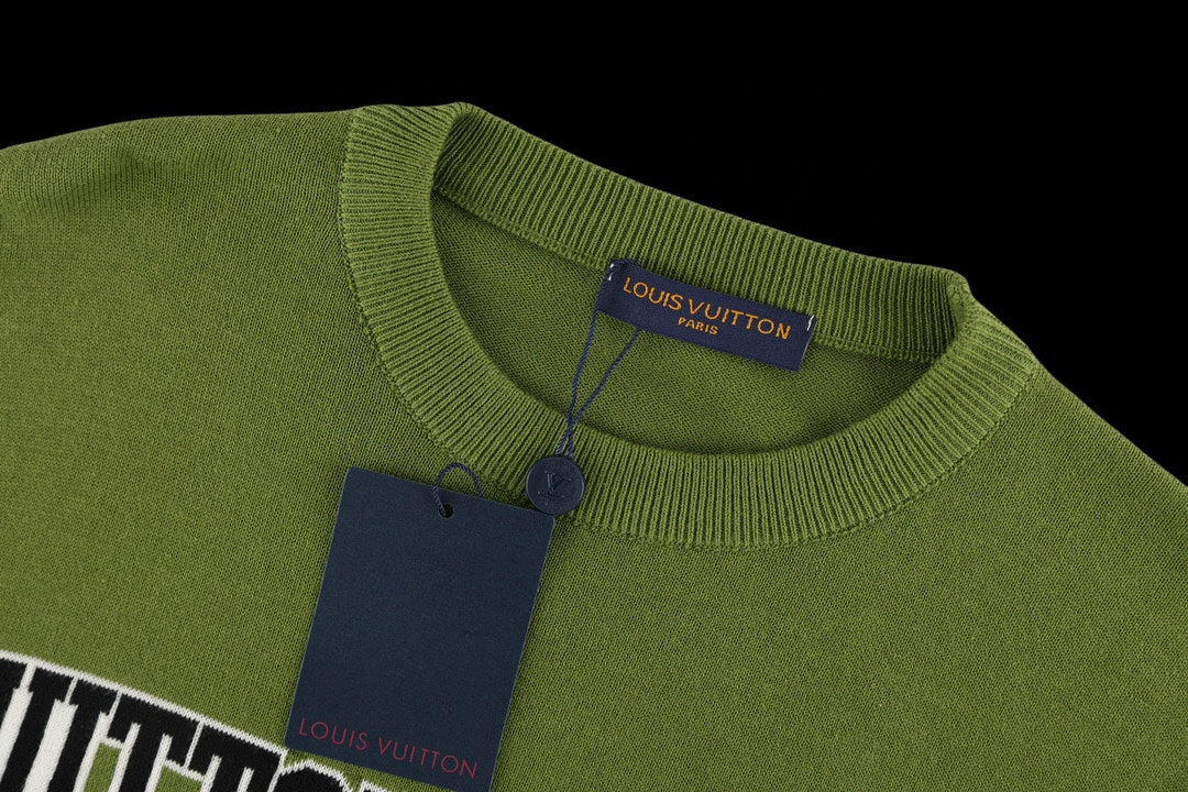 Green crewneck T-shirt with ribbed collar and inner neck brand label