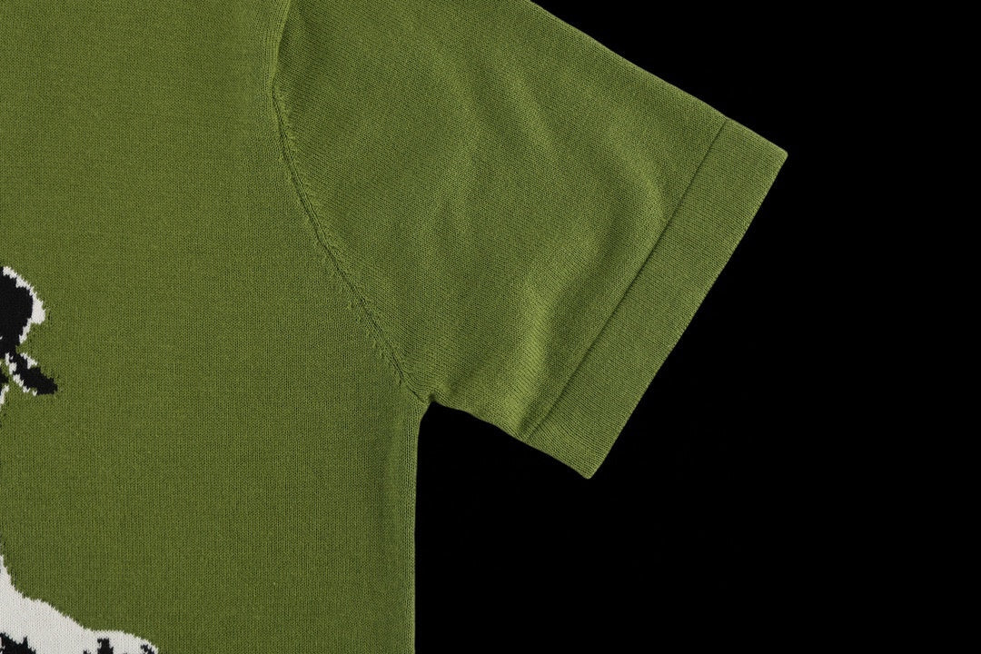 Green T-shirt short sleeve with clean hem stitching