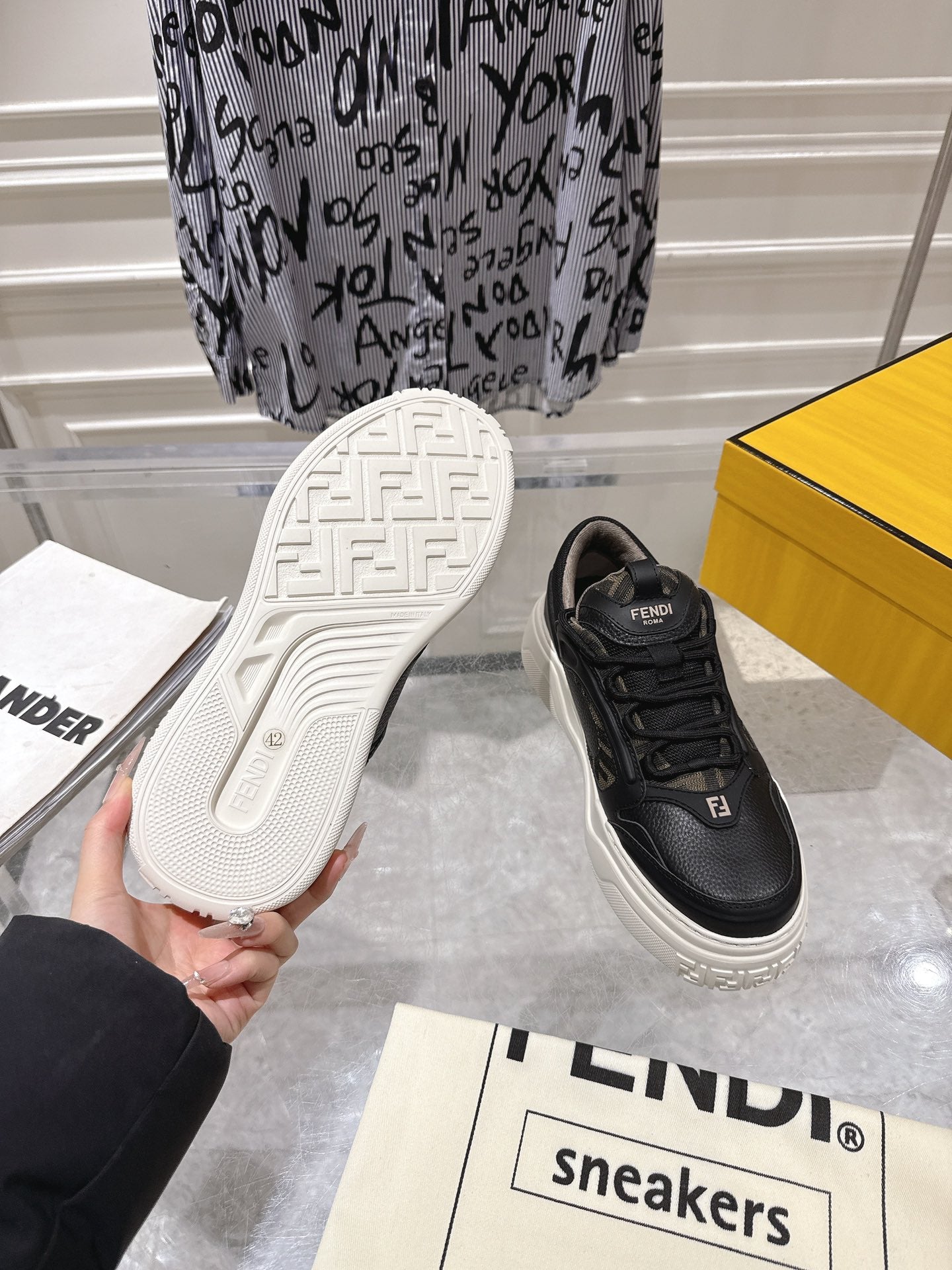 Luxury Shoes Fendi Unisex