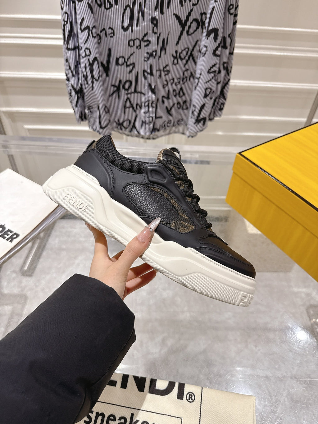 Luxury Shoes Fendi Unisex