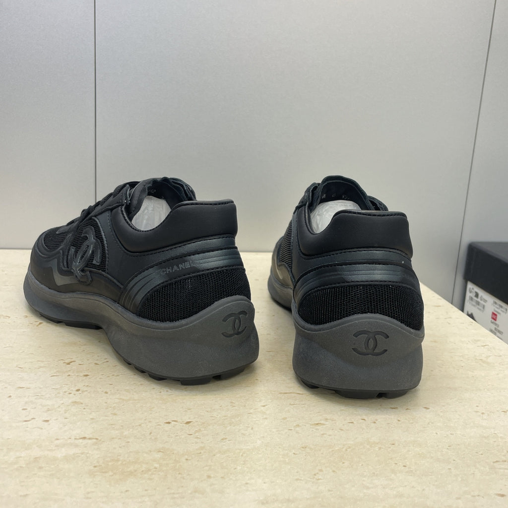 Chanel unisex sneakers heel view in dark leather and mesh with lace-up closure