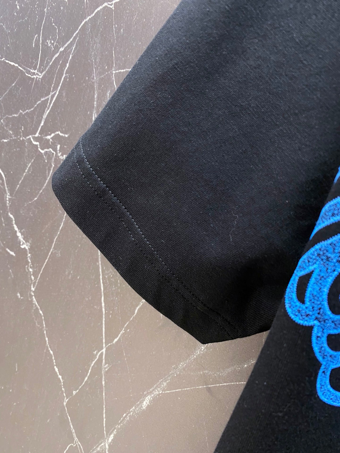 Black T-shirt short sleeve with stitched hem detail