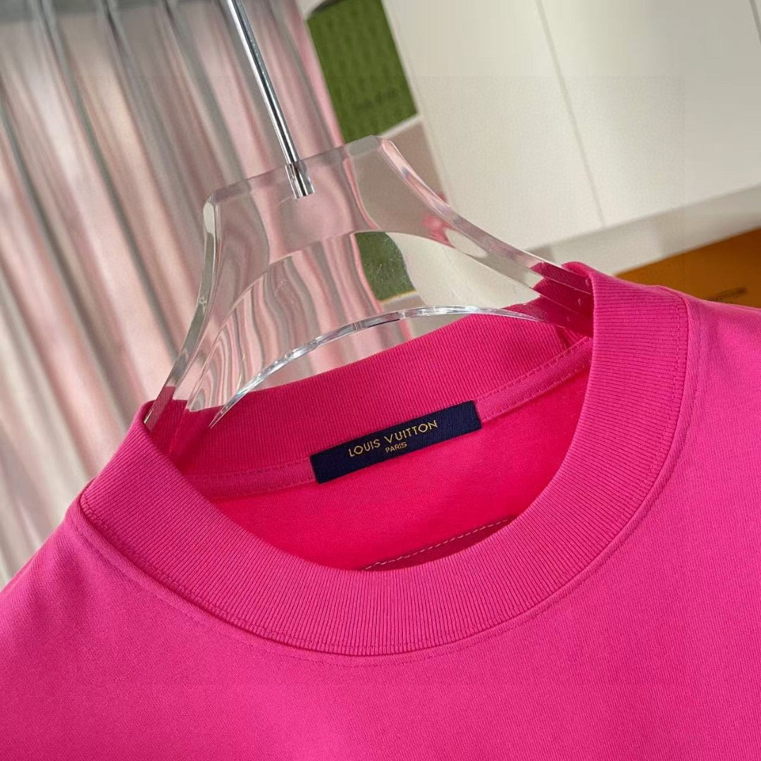 Louis Vuitton pink T-shirt crew neck and logo label at collar