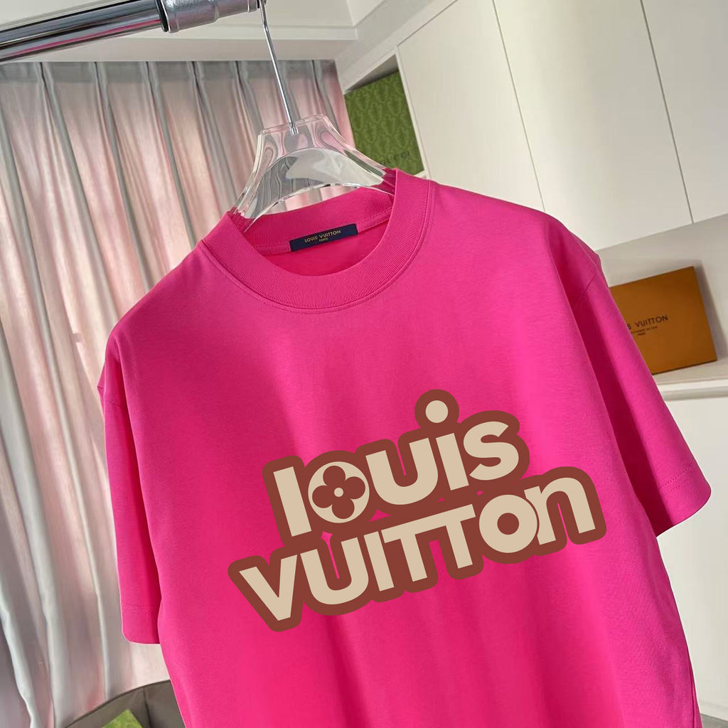 Louis Vuitton T-shirt in bright pink with large front Louis Vuitton logo