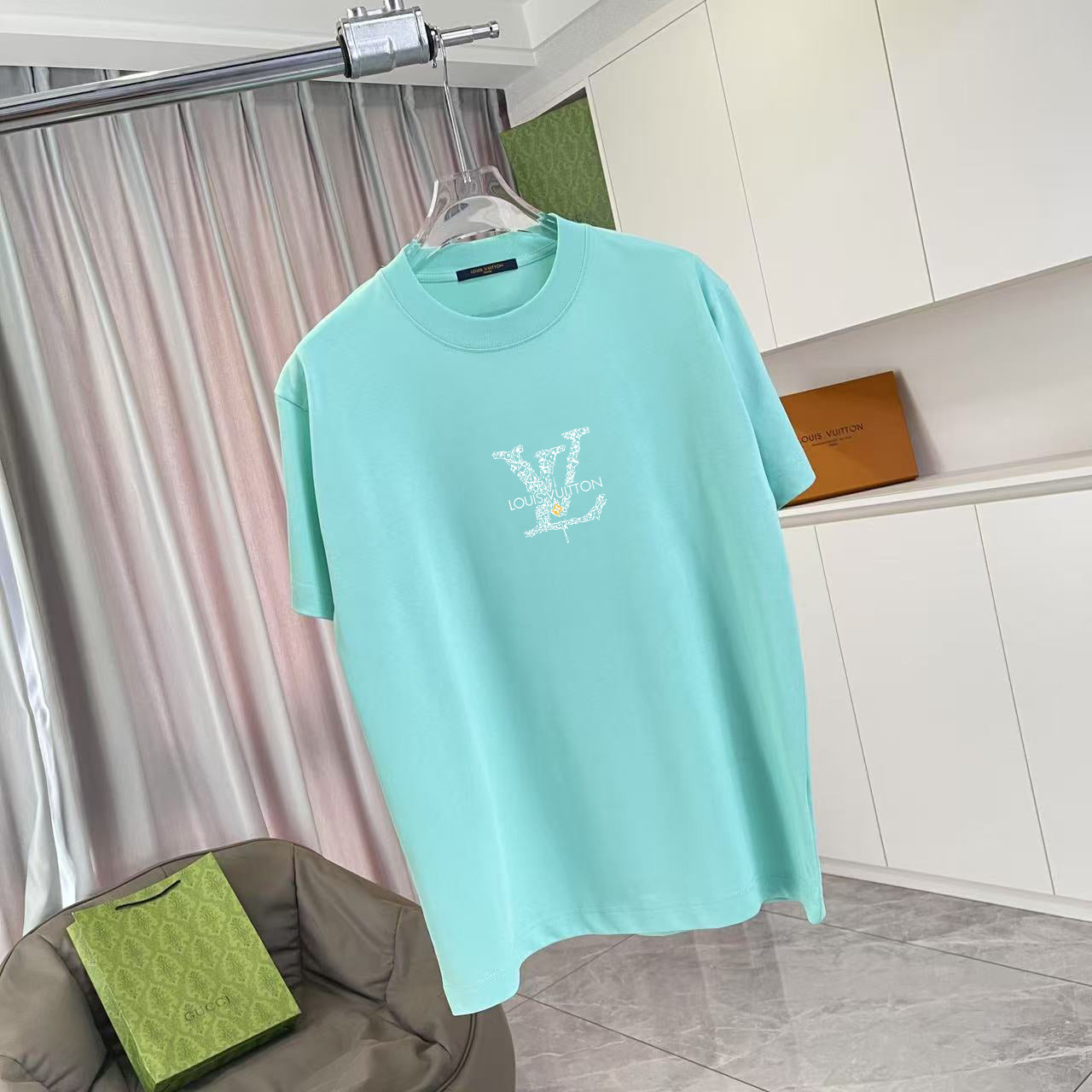 Louis Vuitton turquoise crewneck T-shirt with front logo graphic, short sleeves