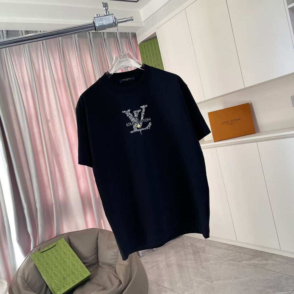 Black T-shirt with logo graphic on the front, short sleeves