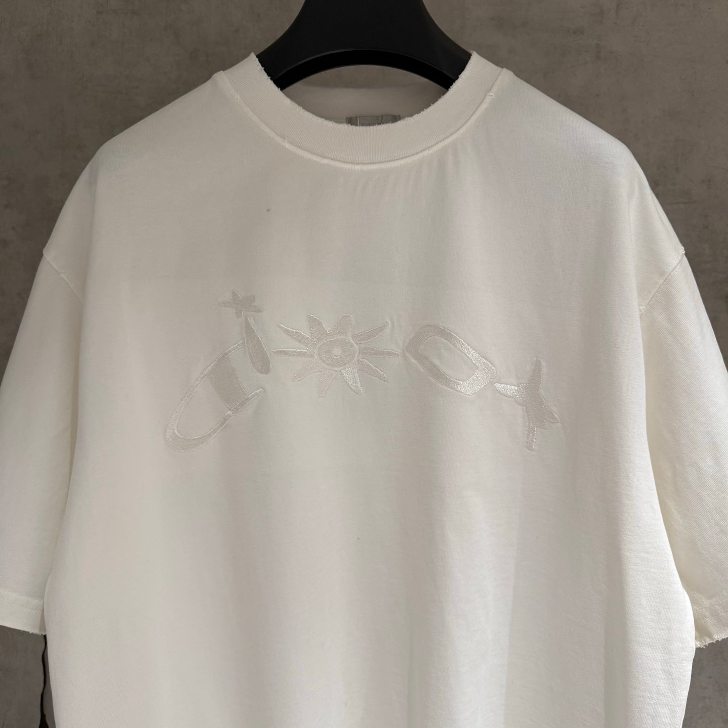 Dior white short-sleeve T-shirt with raised front graphic detail