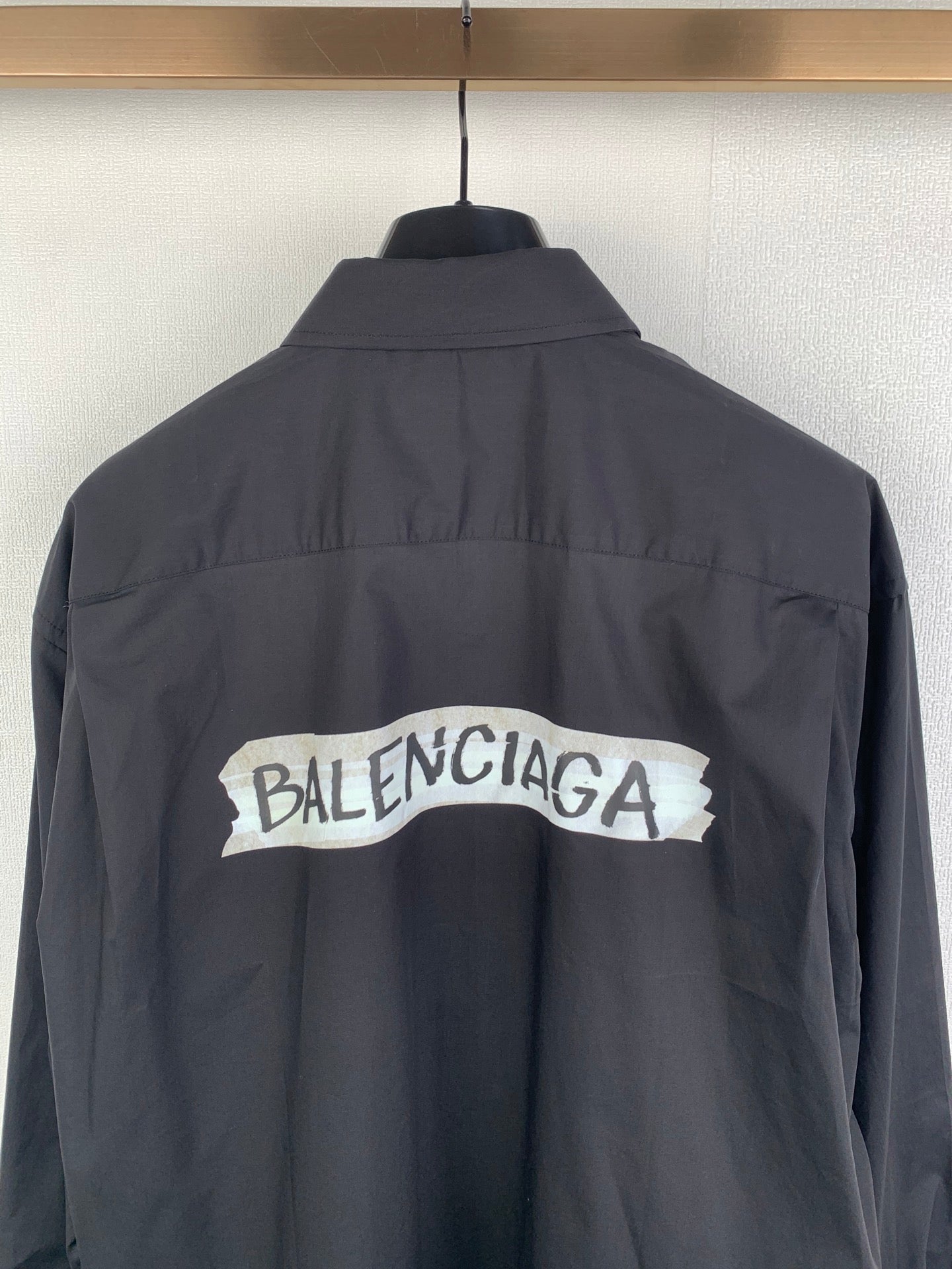 Long-sleeve button-up shirt, dark gray, back yoke with centered logo print
