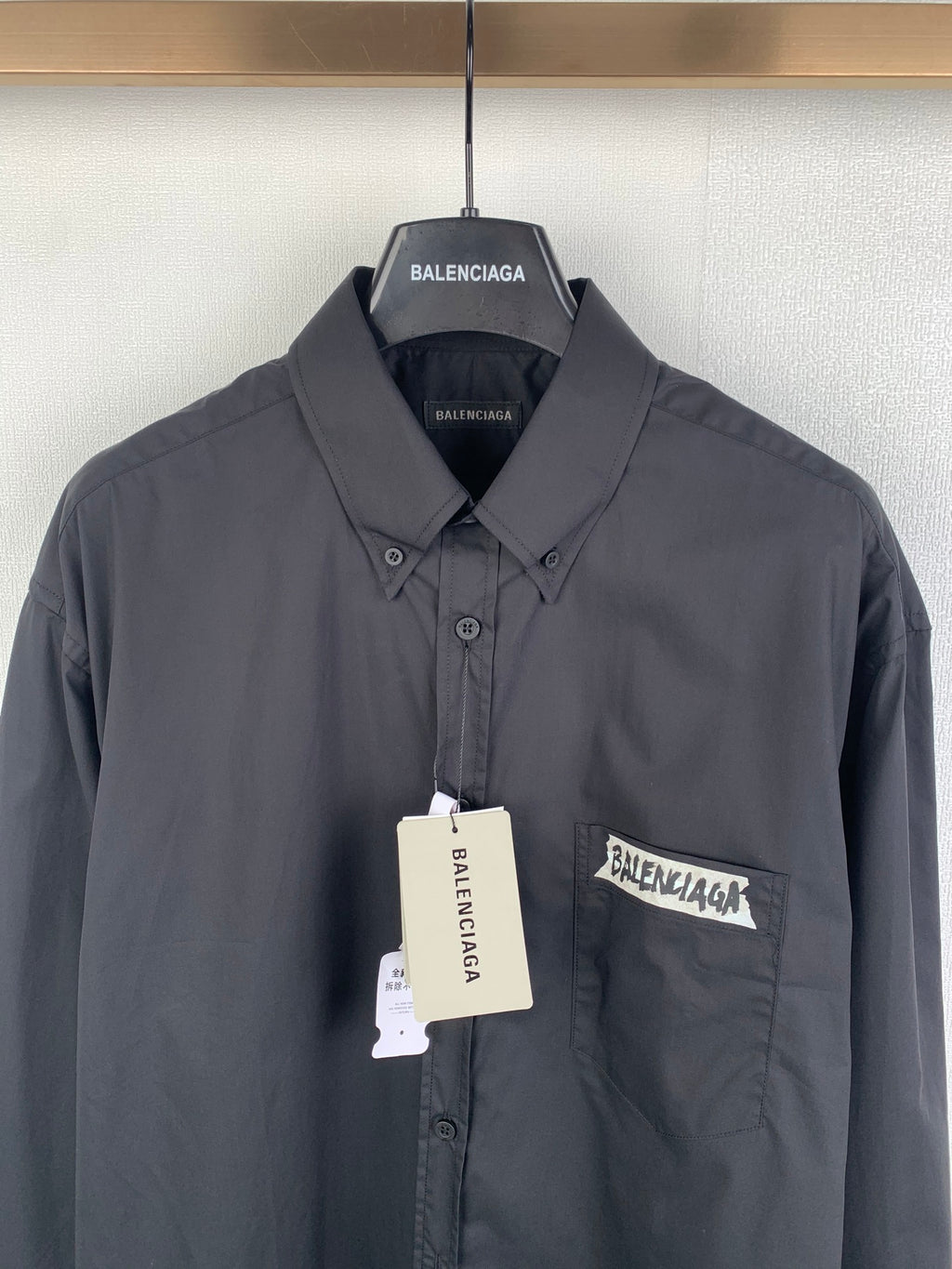 Long-sleeve button-up shirt, dark gray, chest pocket with logo patch