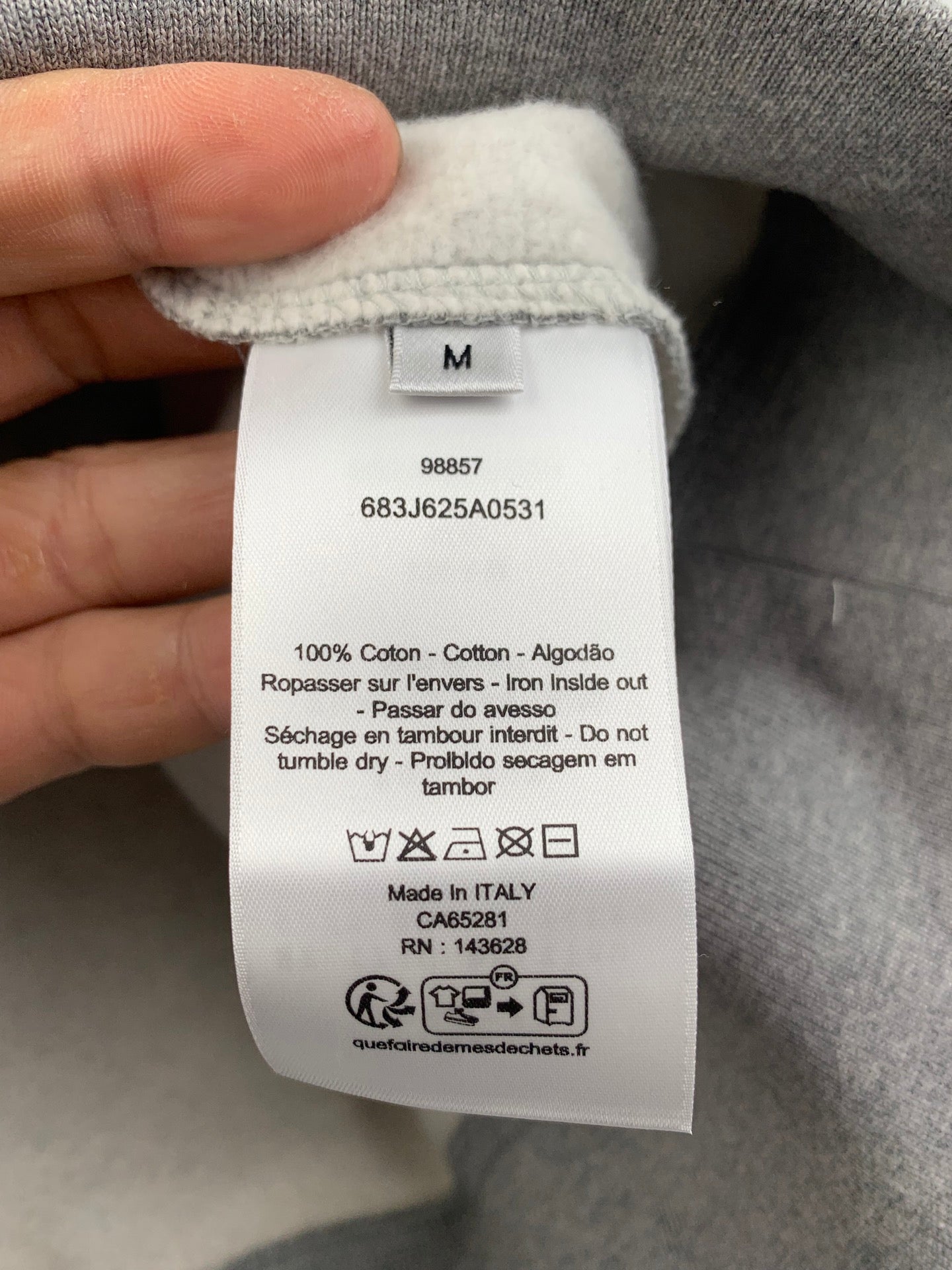 Long garment size and care label with size M