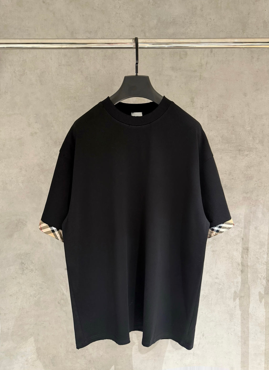 Black short-sleeve crewneck T-shirt with Burberry check-trim cuffs