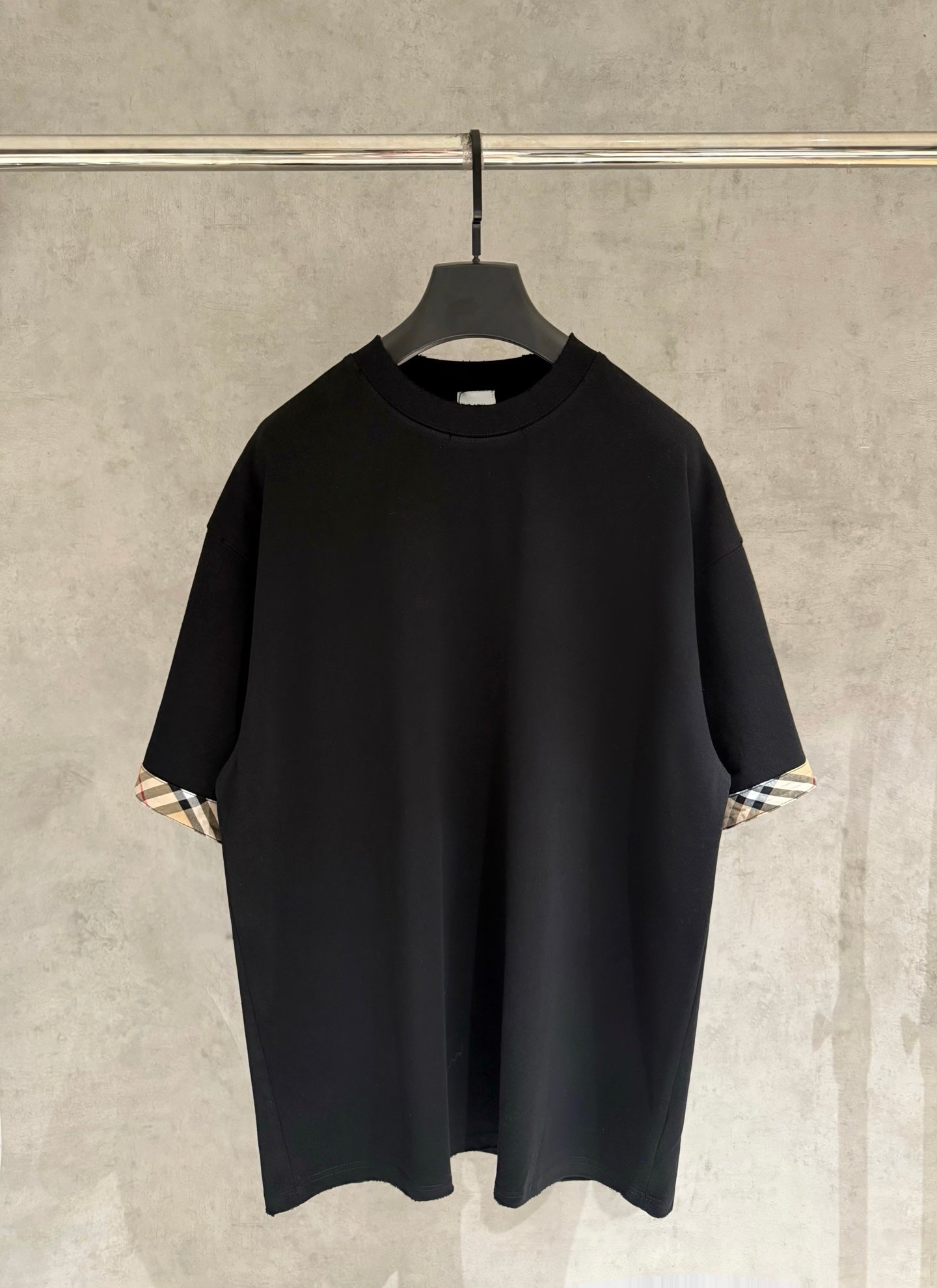 Black short-sleeve crewneck T-shirt with Burberry check-trim cuffs
