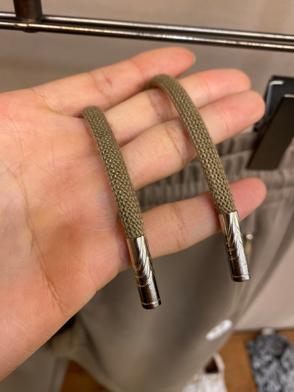 Drawstring cords with metal tips in olive and beige