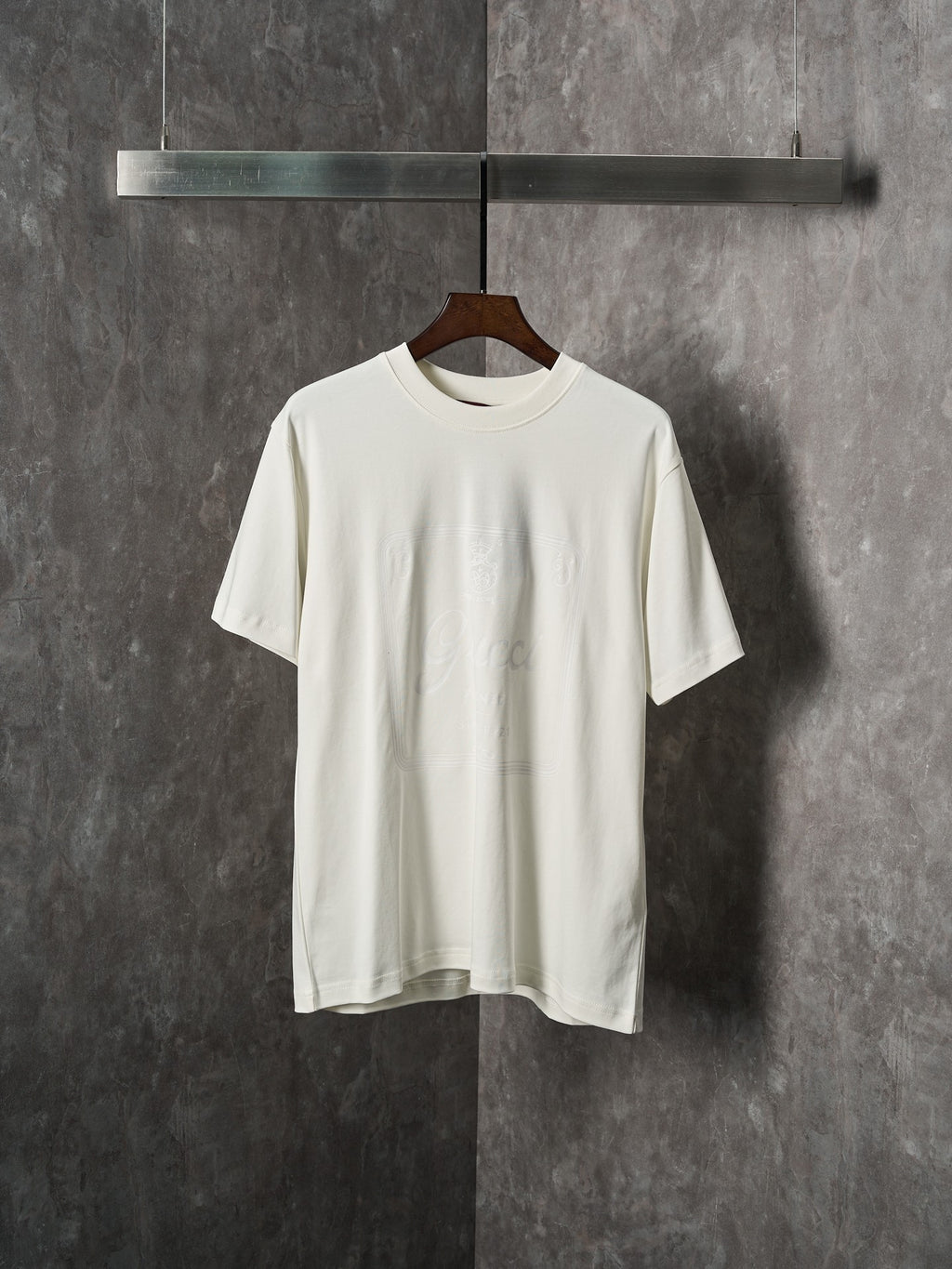 Gucci short-sleeve T-shirt in light cream, crew neck, straight hem