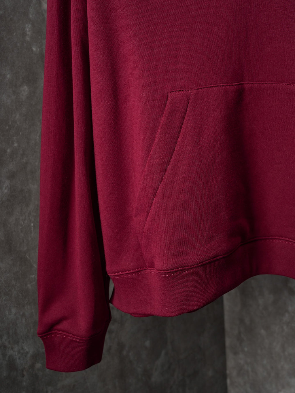 Burgundy polo sweatshirt with side pocket and ribbed cuff hem detail