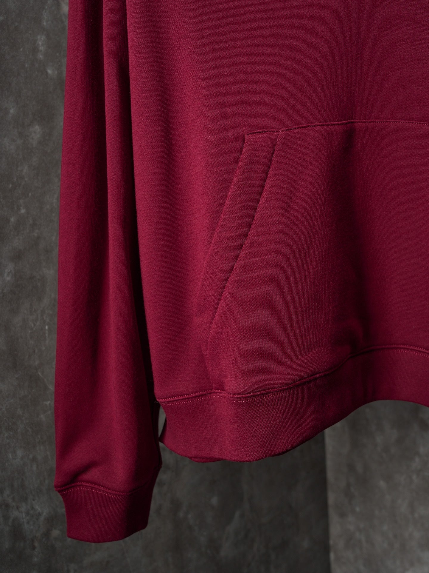 Burgundy polo sweatshirt with side pocket and ribbed cuff hem detail