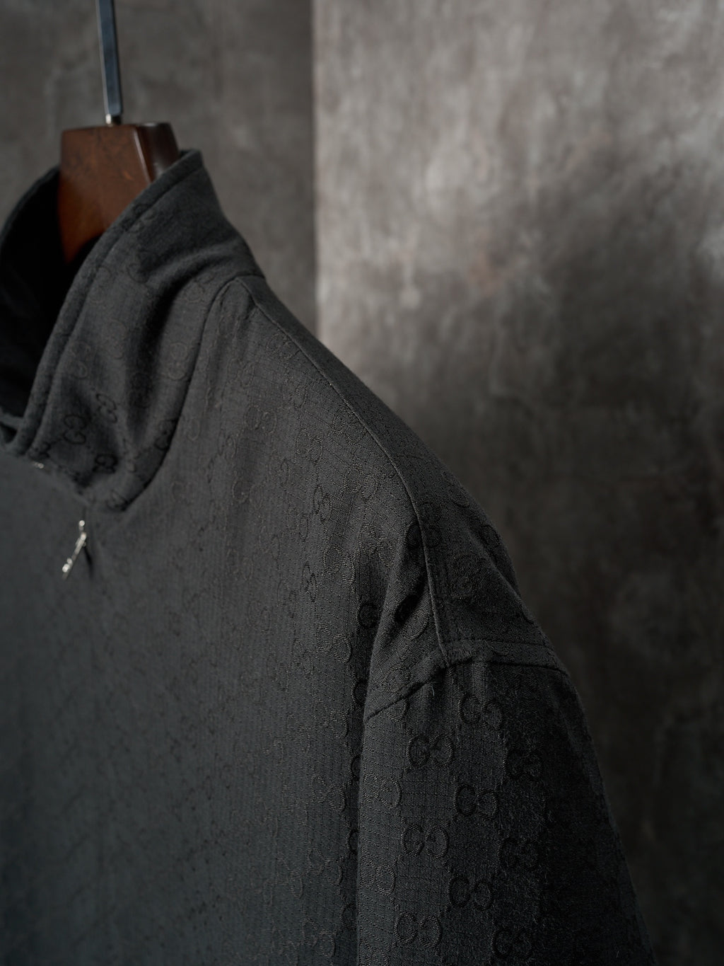Long jacket shoulder and sleeve in dark GG pattern with zipper-trim pocket