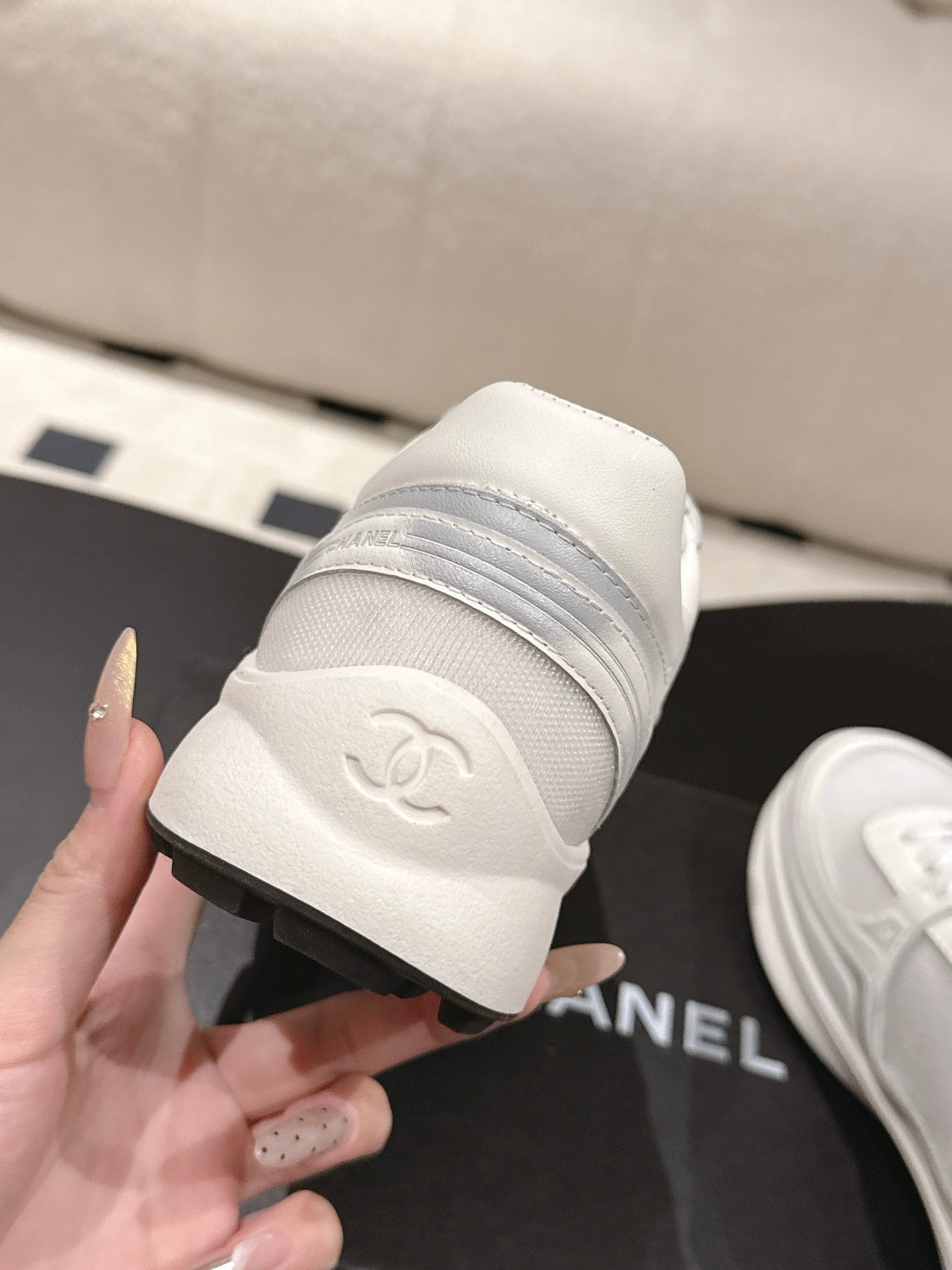 Chanel unisex white sneakers heel with embossed logo and cushioned collar
