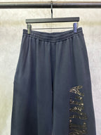 Dark blue pants with elastic waistband and vertical side graphic panel