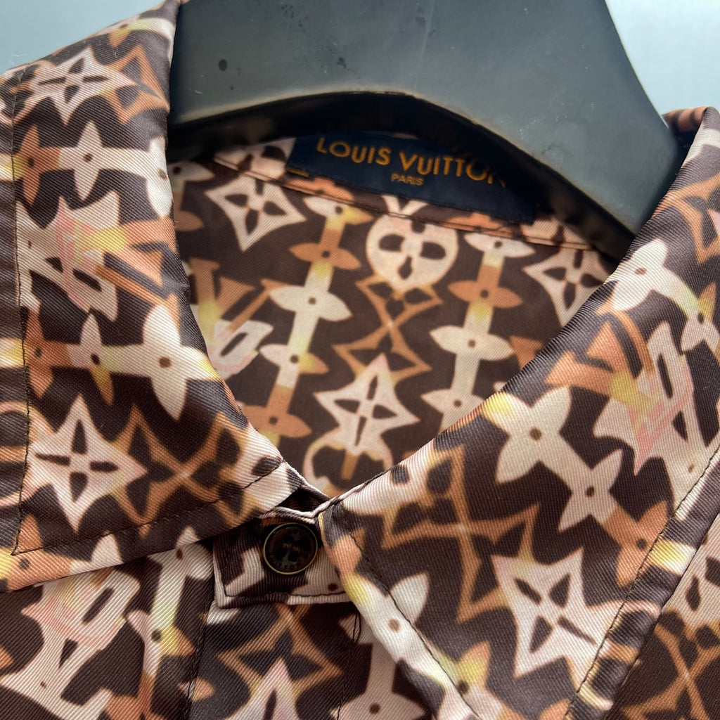 Collared button-up shirt in brown-and-cream monogram print, Louis Vuitton neck label
