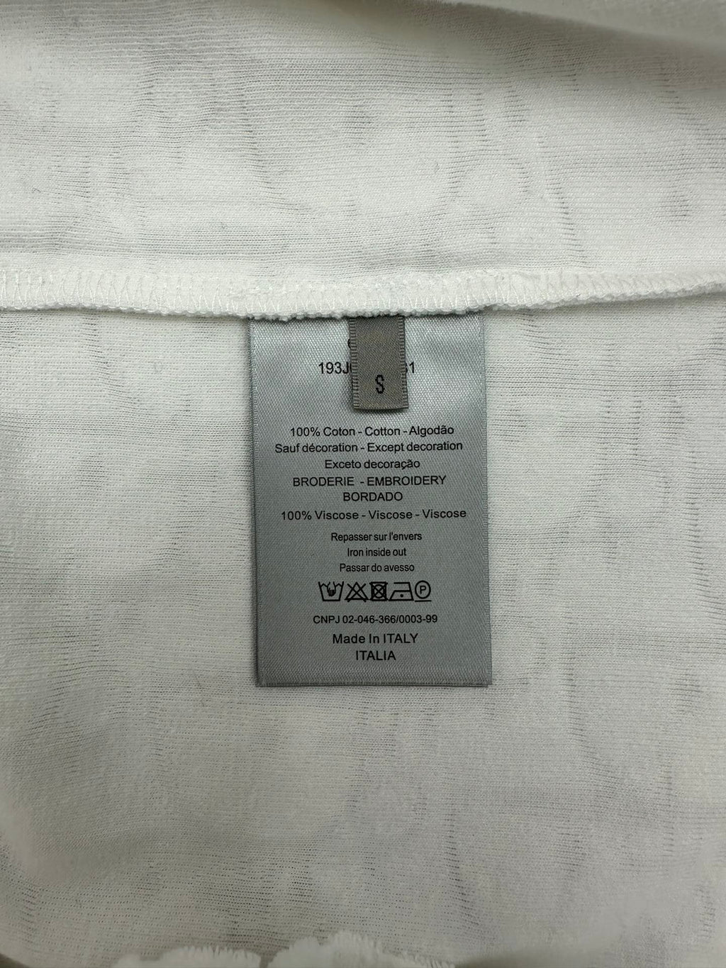 White T-shirt size S care label with 100% cotton content and Made in Italy