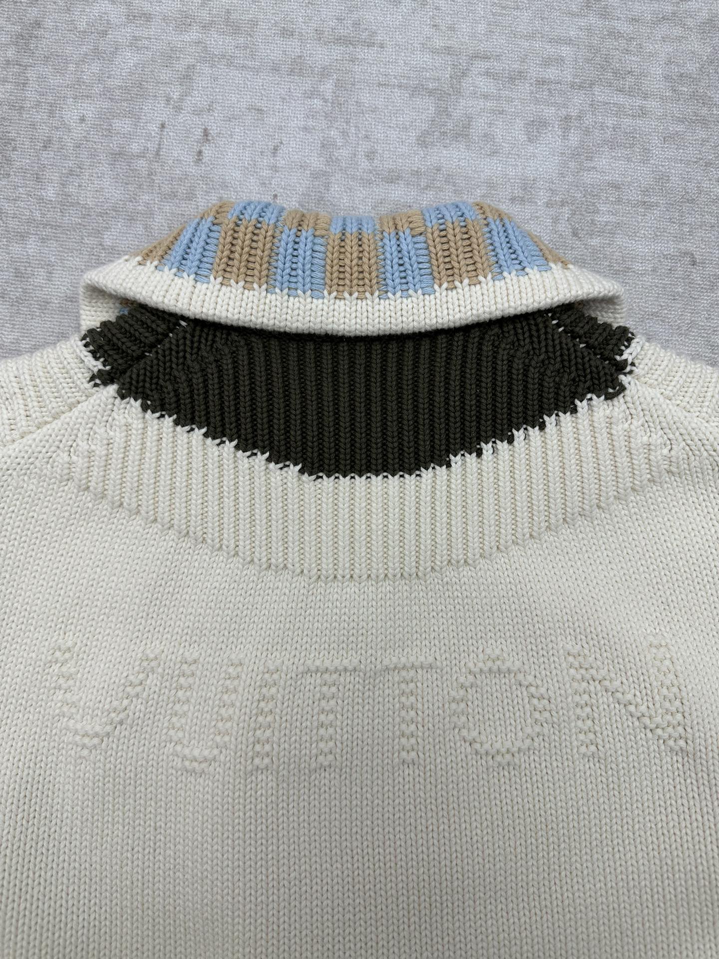 Cream knit cardigan collar with blue-and-tan check stripe and black band