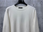 Light long-sleeve crewneck sweater with ribbed collar and cuffs