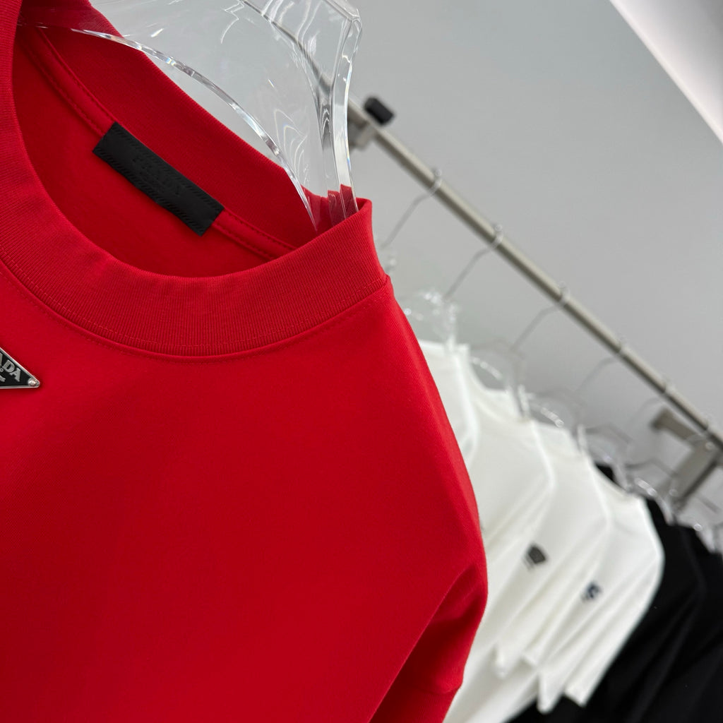 Prada red T-shirt close-up of crew neck with black label detail