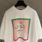 White short-sleeve T-shirt with close-up cat graphic and bow ribbon print