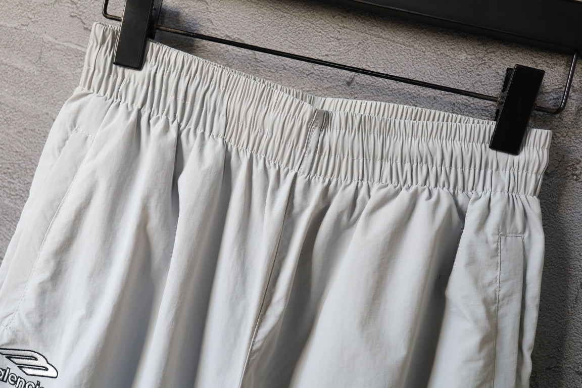 White pants with elastic waistband and wide pleated leg silhouette
