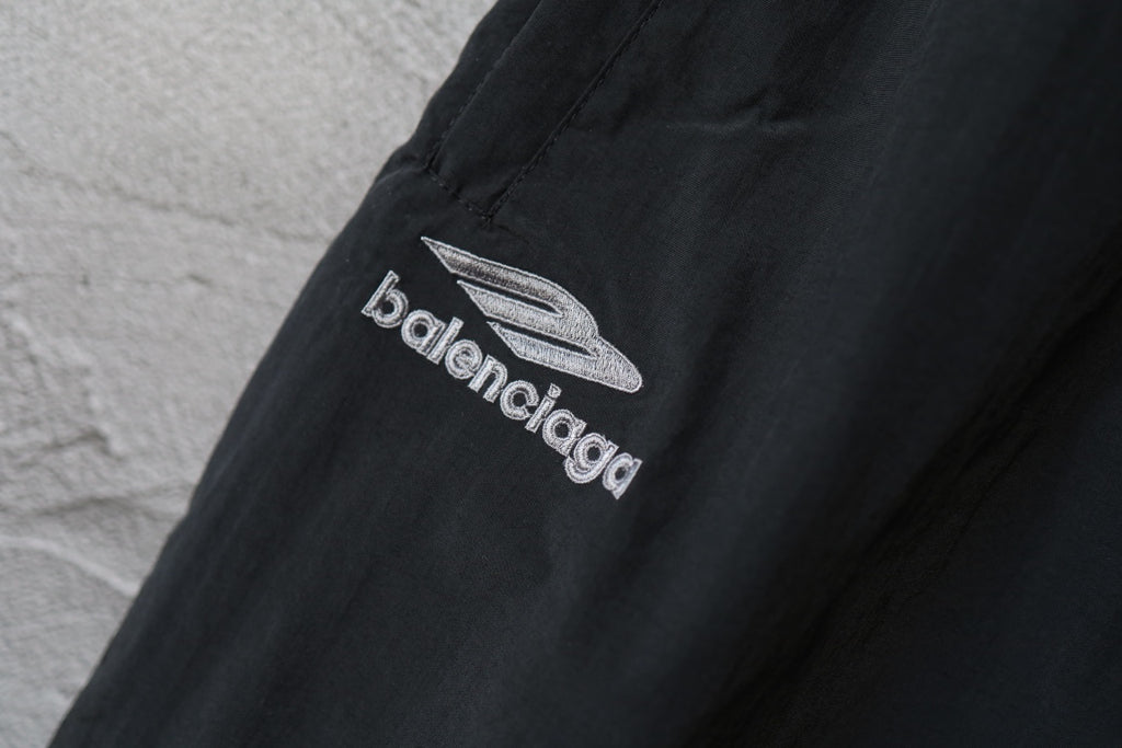 Black Balenciaga pants with logo print on the upper leg