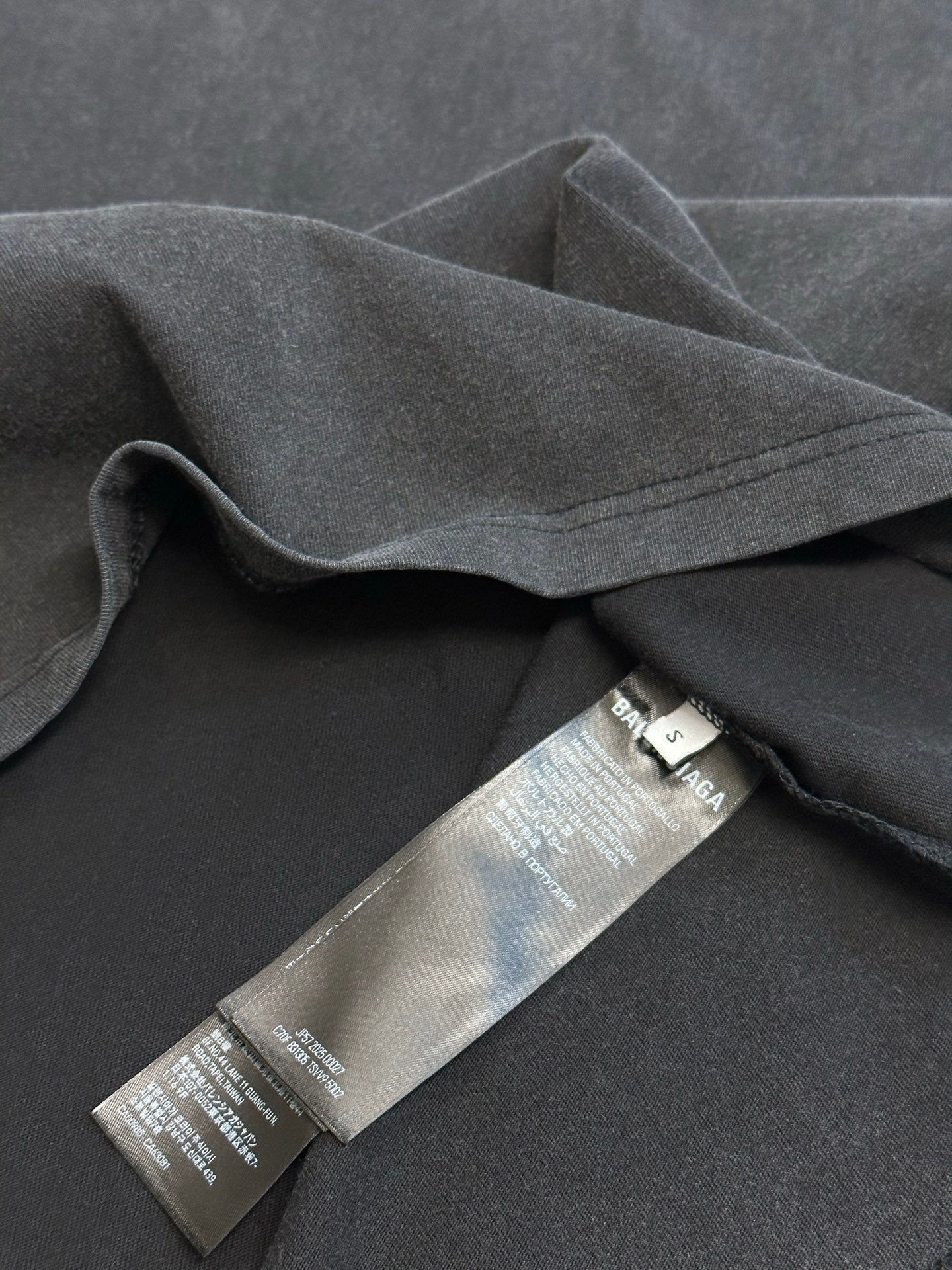 Dark gray T-shirt with inner care label on fabric seam