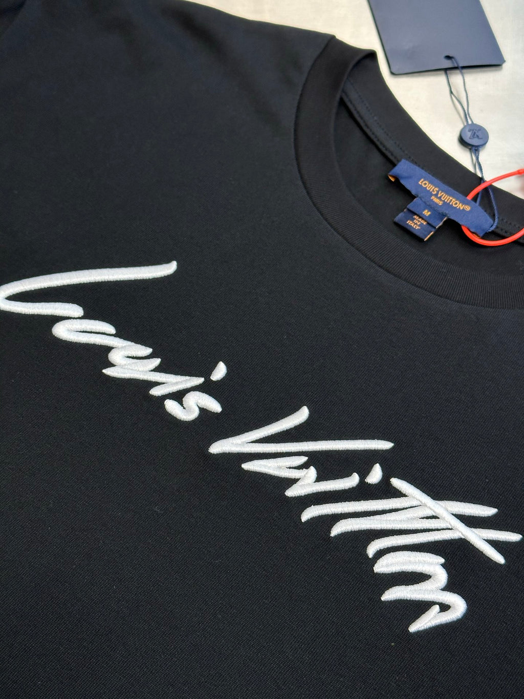 Louis Vuitton short-sleeve T-shirt logo detail, black with white script