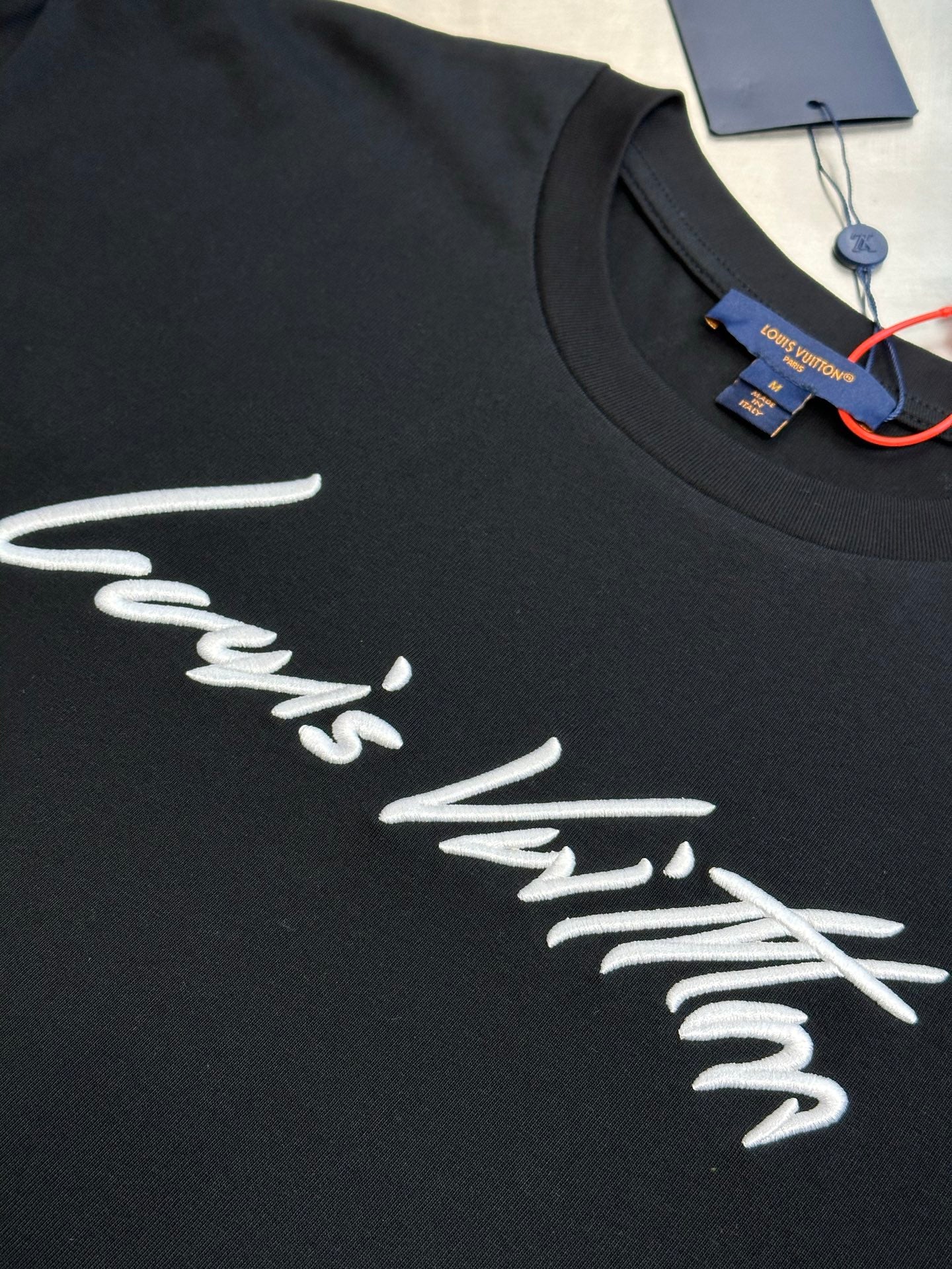Louis Vuitton short-sleeve T-shirt logo detail, black with white script