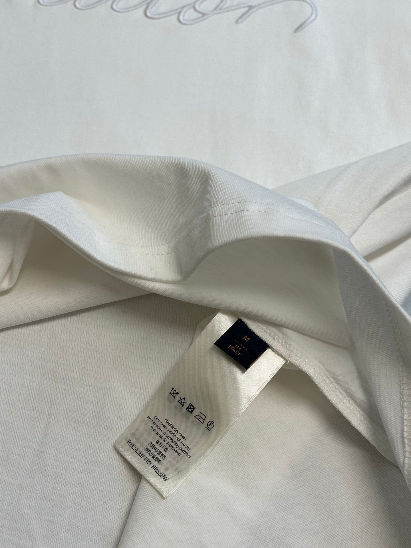 White T-shirt collar and interior neck label with hidden seam detail