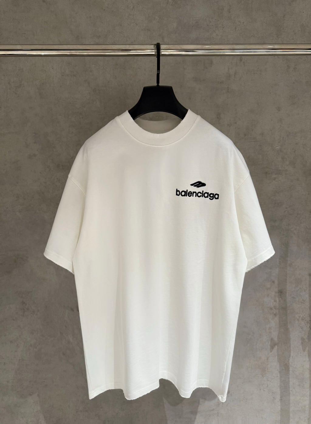 White Balenciaga T-shirt with crew neck and small chest logo