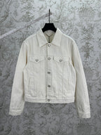 Long white jacket with button front, pointed collar, chest flap pockets