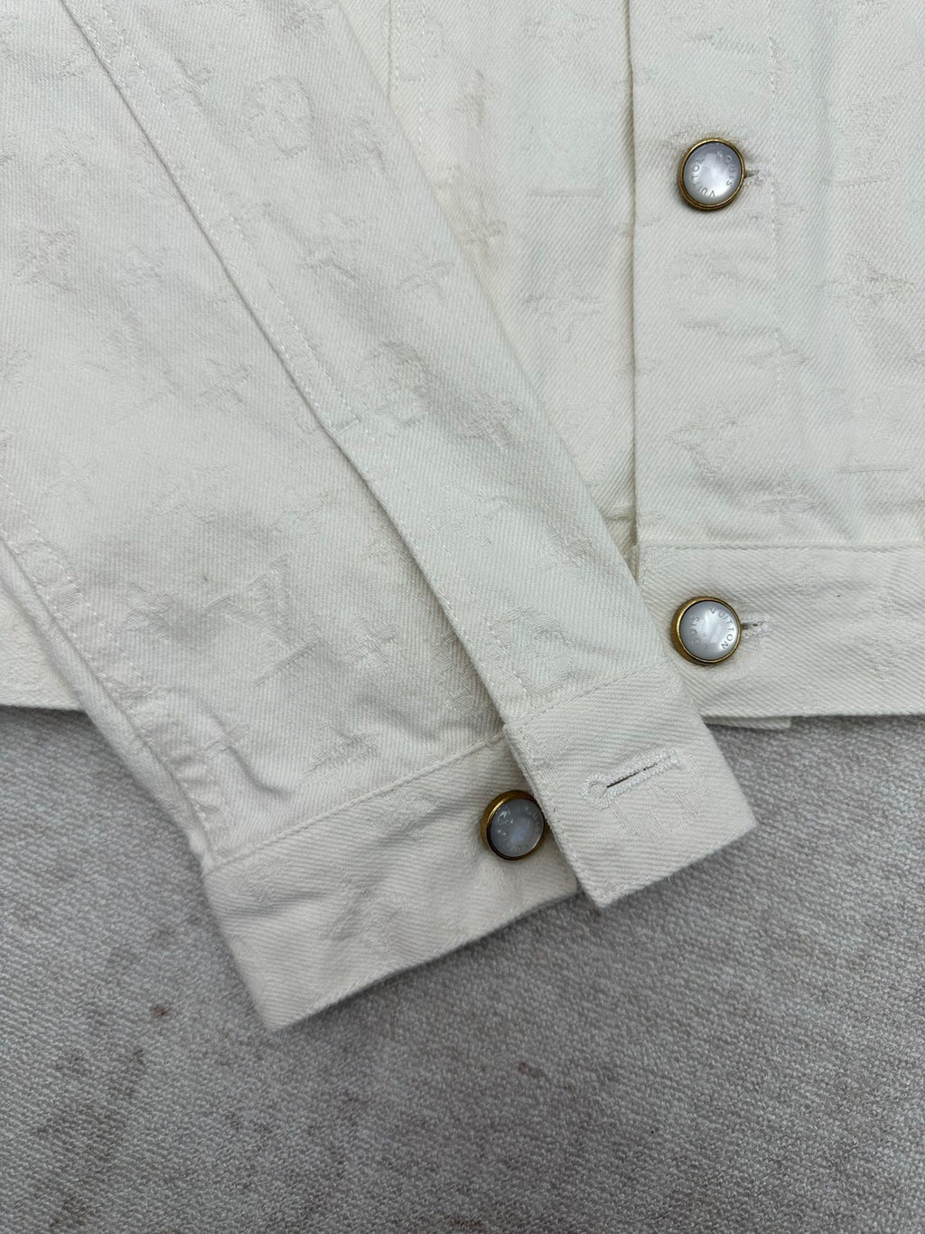 Long white jacket sleeve with cuff snap buttons