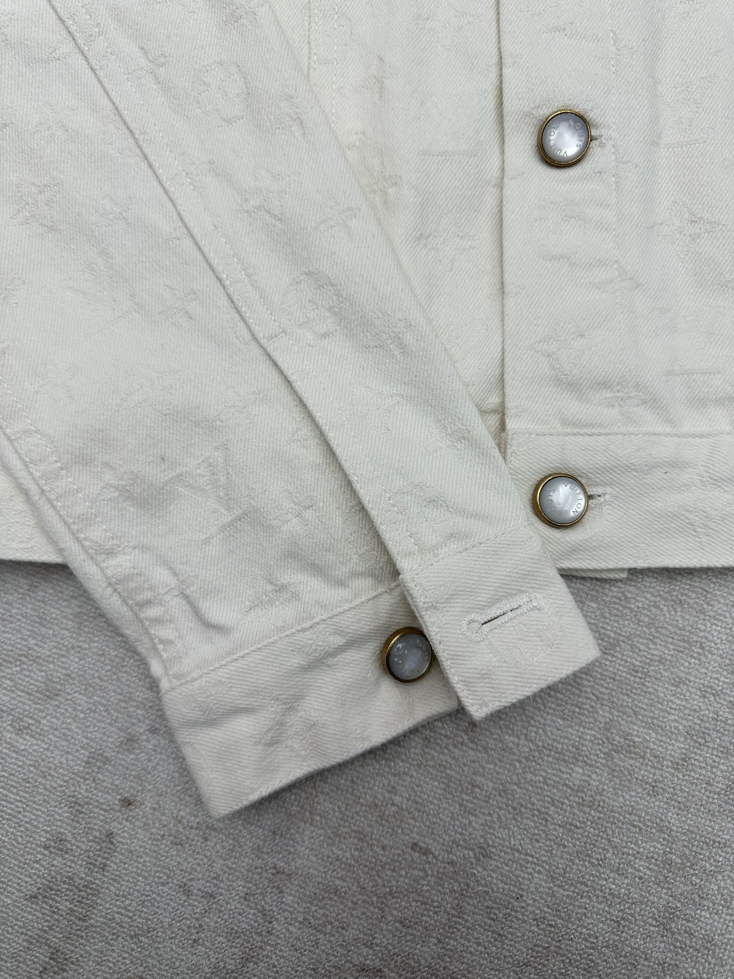 Long white jacket sleeve with cuff snap buttons