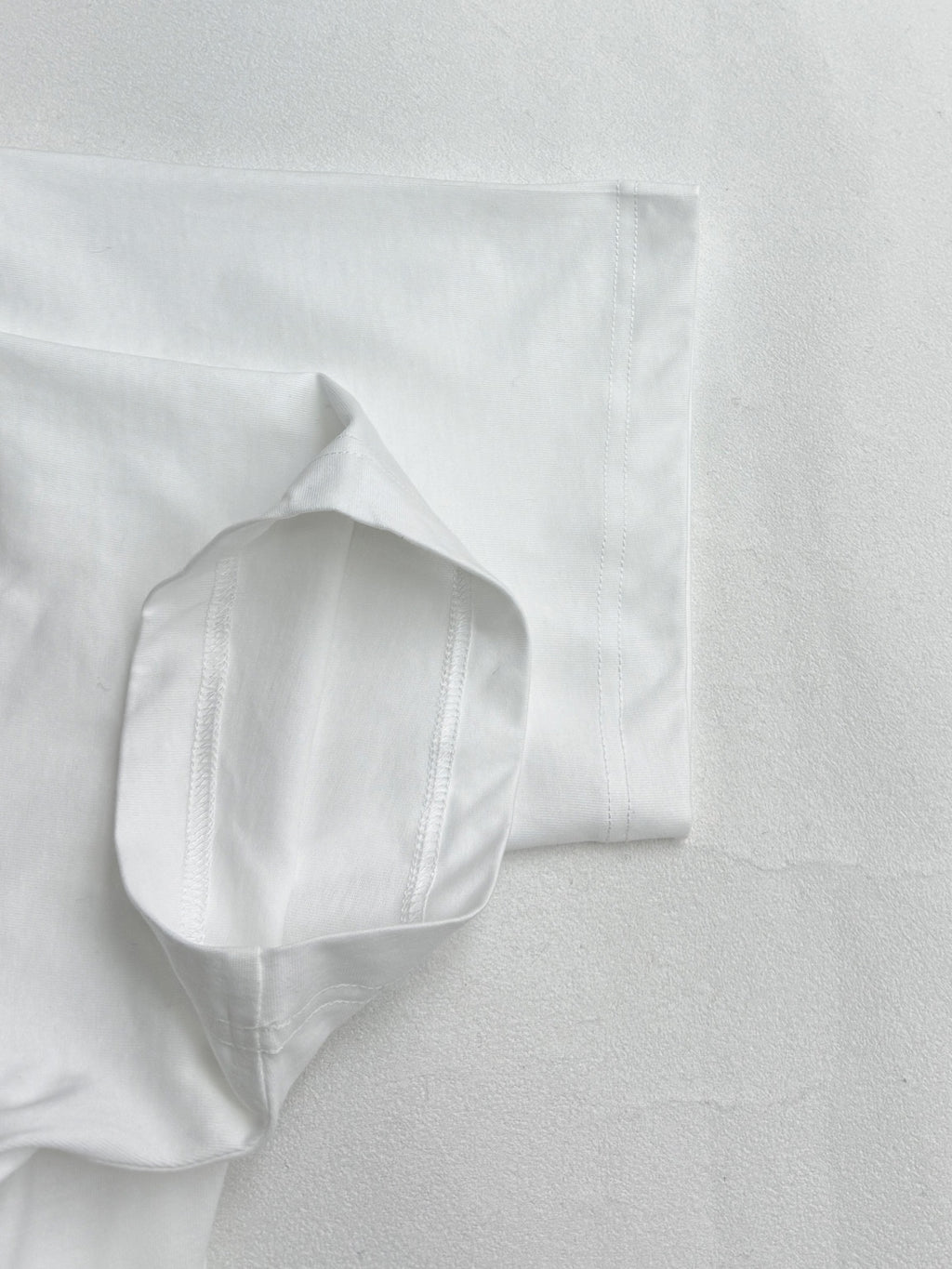 White Dior T-shirt sleeve and side seam detail