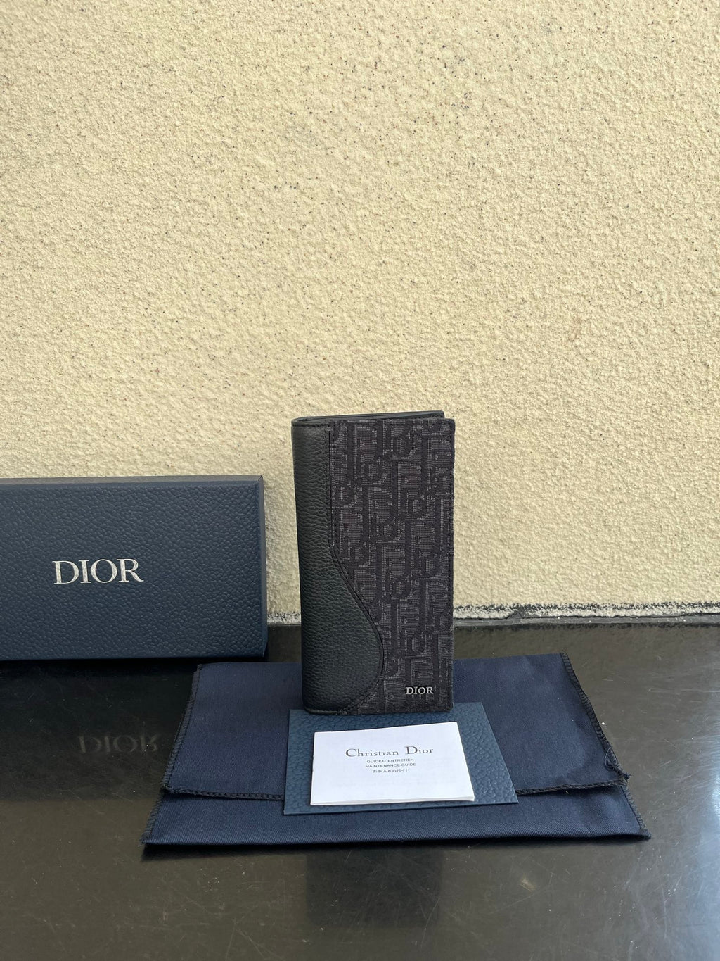 Small bag card holder in dark textured leather with Dior logo, front view