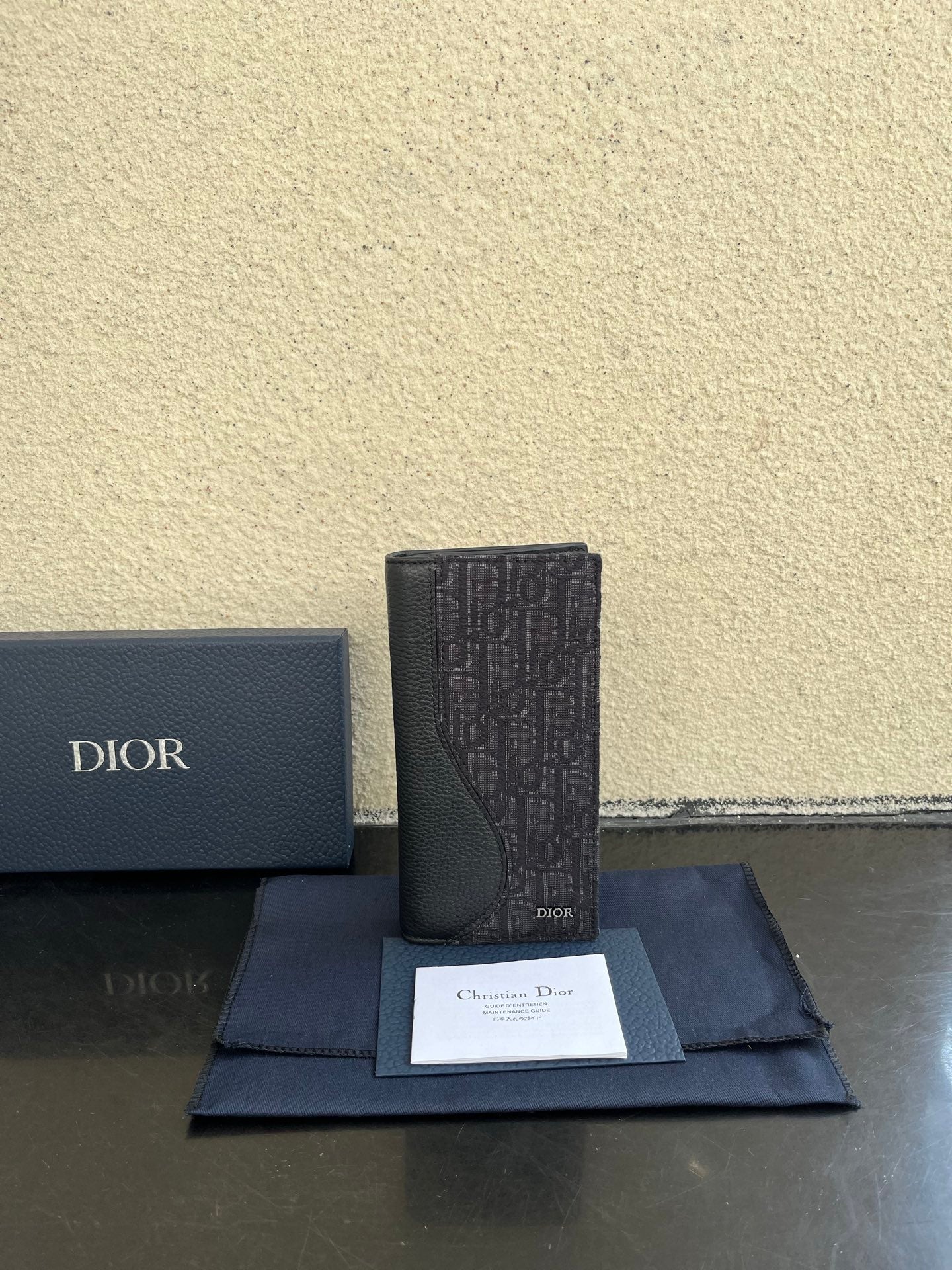 Small bag card holder in dark textured leather with Dior logo, front view