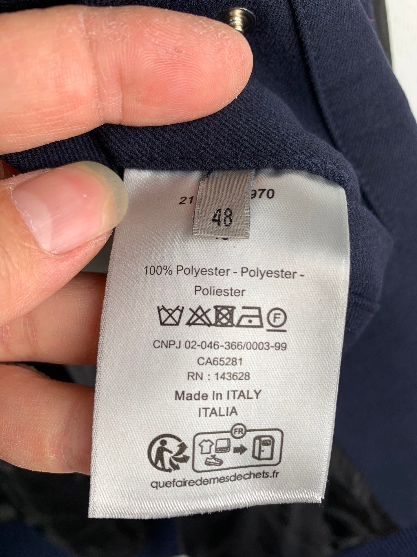 Size and fabric care label: 100% polyester, Made in Italy