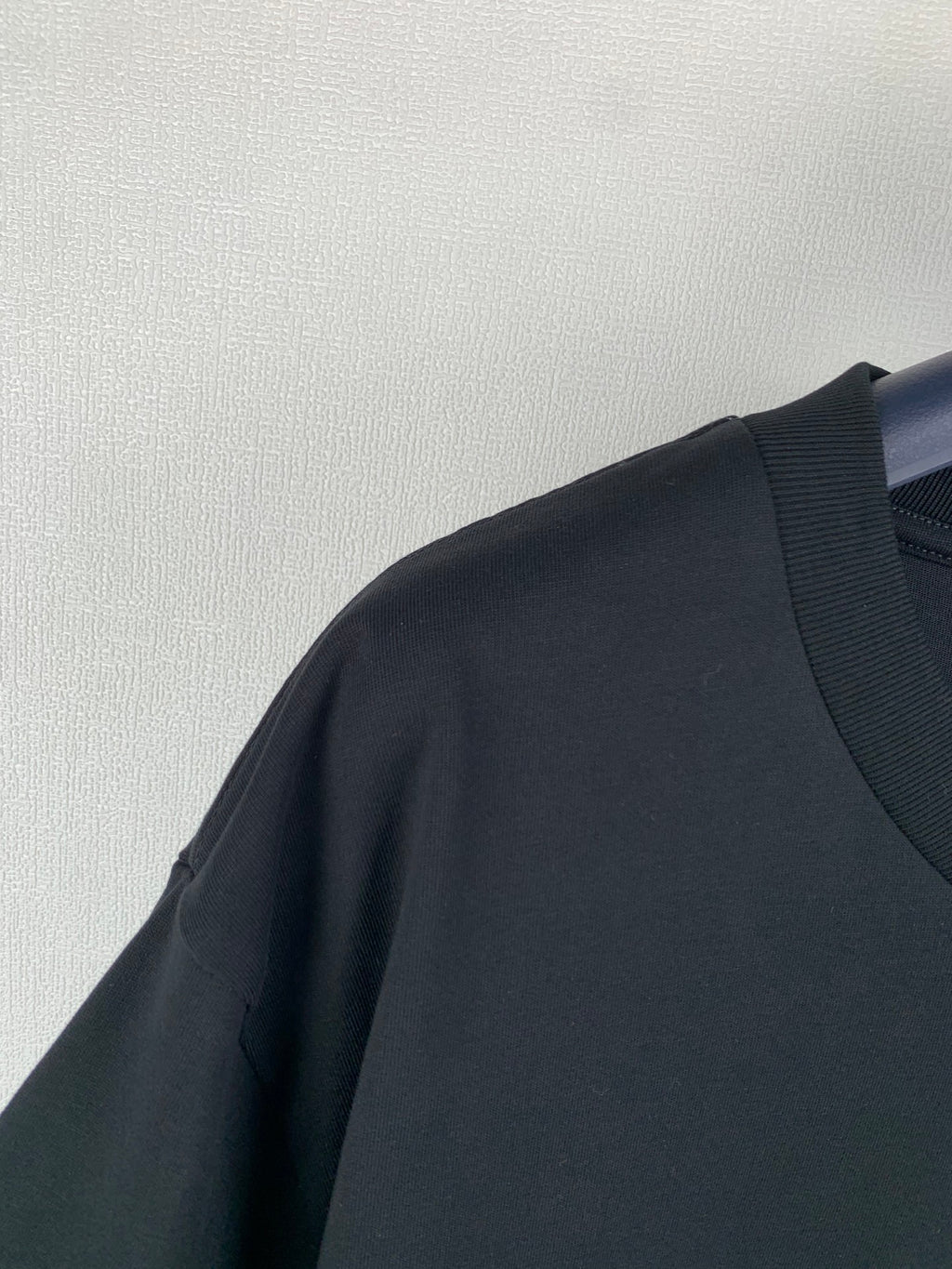 Louis Vuitton dark short-sleeve T-shirt sleeve with ribbed crew neckline